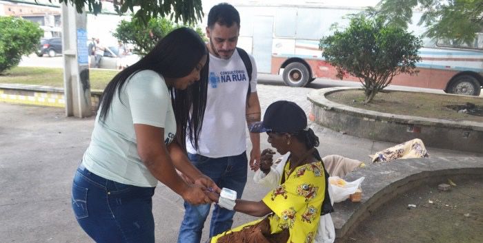 Consultório na Rua leva serviços de saúde para pessoas em situação de vulnerabilidade em Feira de Santana