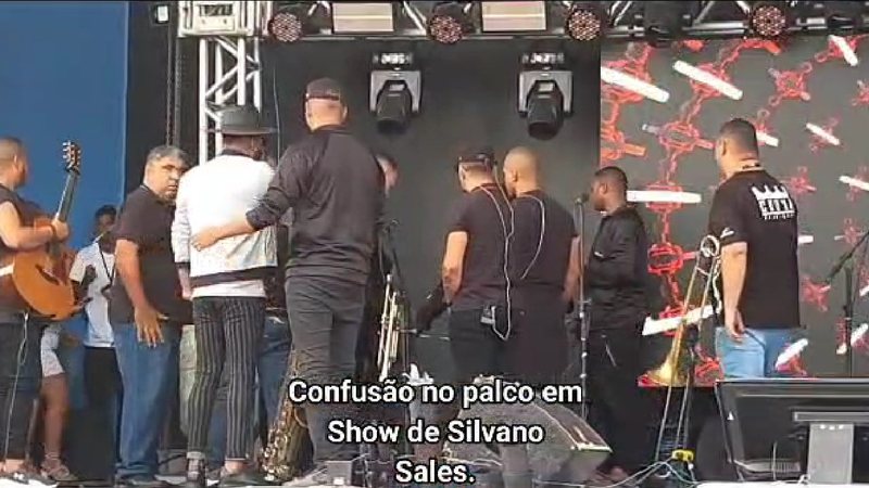 VÍDEO: show de Silvanno Salles é interrompido por confusão no palco no interior da Bahia