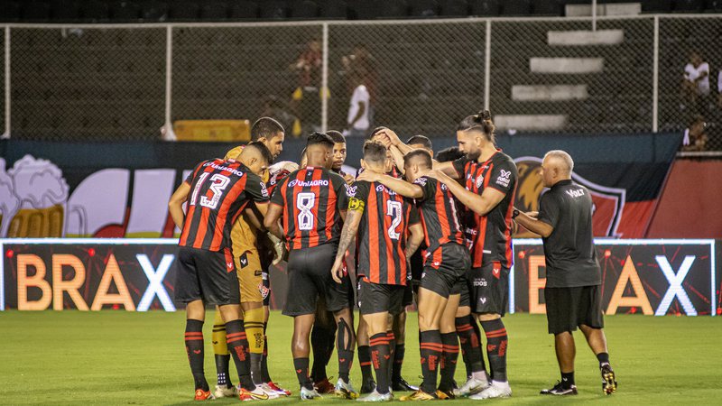Mais um? Zagueiro titular do Vitória pode estar de saída; confira