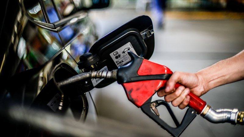 Gasolina e diesel ficam mais caros em Salvador após reajuste de refinaria
