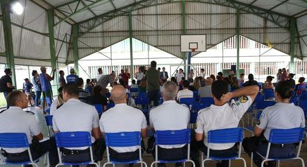 Governo publica decreto que revoga programa de escolas cívico-militares