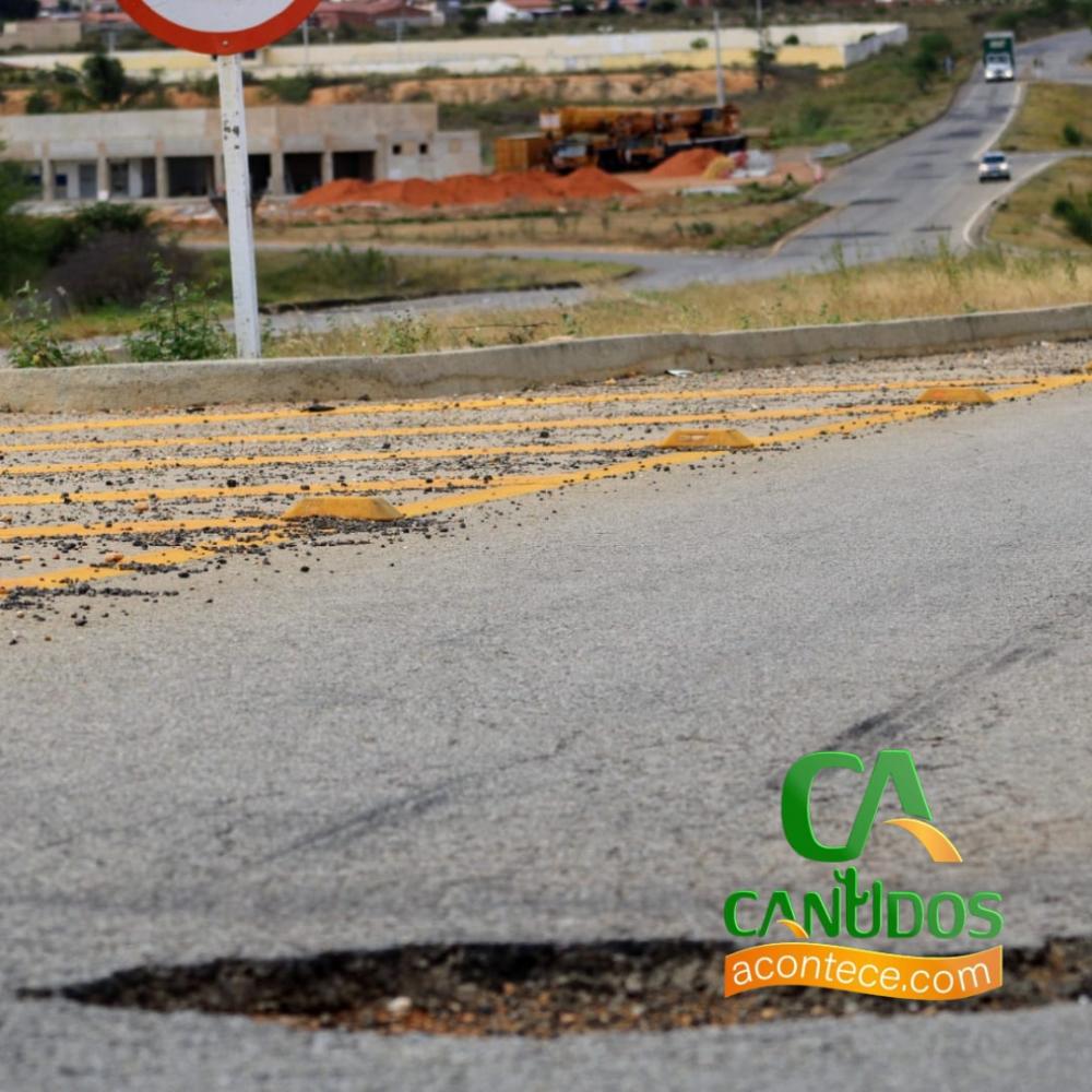 População de Canudos reclama das péssimas condições da BR-235; confira