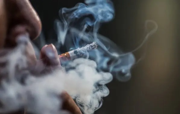 Tribunal mantém justa causa por incidente com cigarro em área proibida no ambiente de trabalho