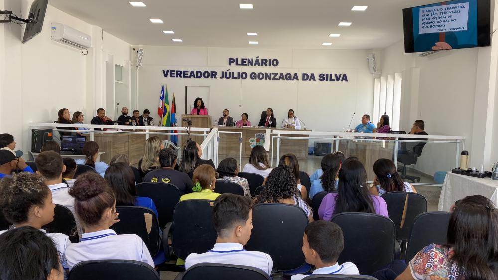 Agosto Lilás: Sessão Solene Promove Conscientização e Debate sobre Direitos das Mulheres
