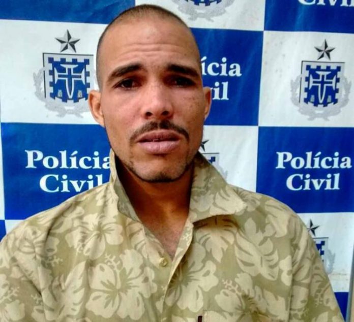 Traficante armado fugindo de rivais invade delegacia baiana em busca de proteção policial