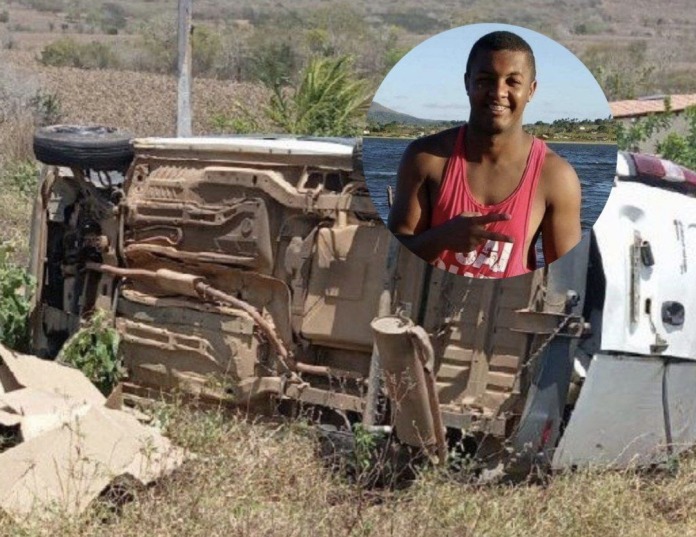 Homem morre após veículo carregado com açaí capotar na BR-235 próximo a Jeremoabo