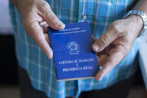 Ministro do Trabalho defende debate sobre jornada de trabalho de quatro dias