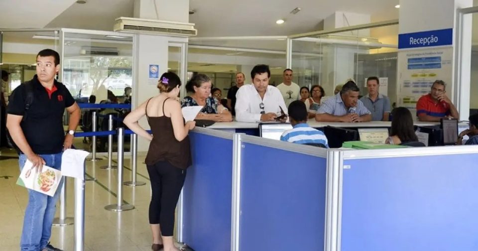 Lei de enfrentamento à fila da previdência é sancionada por Lula para agilizar serviços do INSS