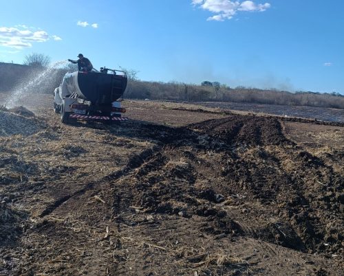 Incêndio destrói fazenda próximo a BR-116 em Euclides da Cunha, suspeita de ato criminoso