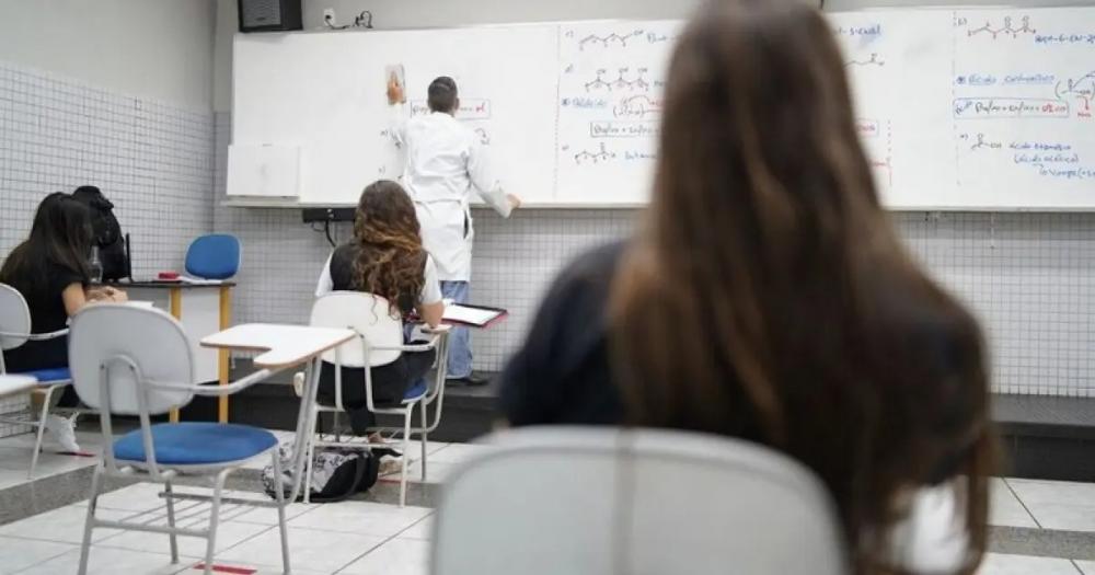 Limite de R$ 6 bi para fundo do ensino médio em 2023 acelera na Câmara