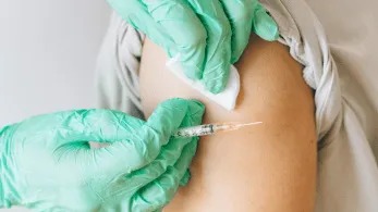 2ª dose da vacina bivalente contra covid pode ser aplicada a noite