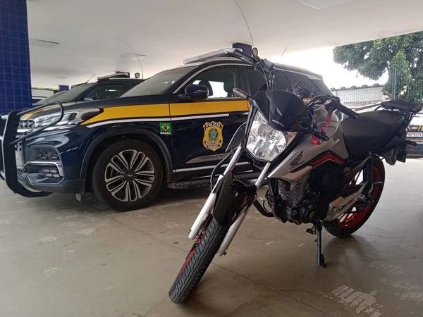 Moto furtada em São Paulo é encontrada em bagageiro de ônibus na Bahia