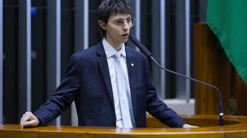 Deputado do Amazonas dá voz de prisão a PMs durante abordagem... 