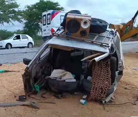 Milagre em Jeremoabo BA: acidente parte carro ao meio e não há vítima fatal