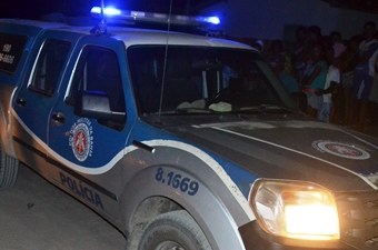 Após ser assaltado e baleado, PM consegue atingir dois criminosos e um morre