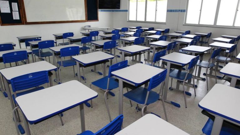 MEC reajusta piso salarial de professores em 3,6% para 2024