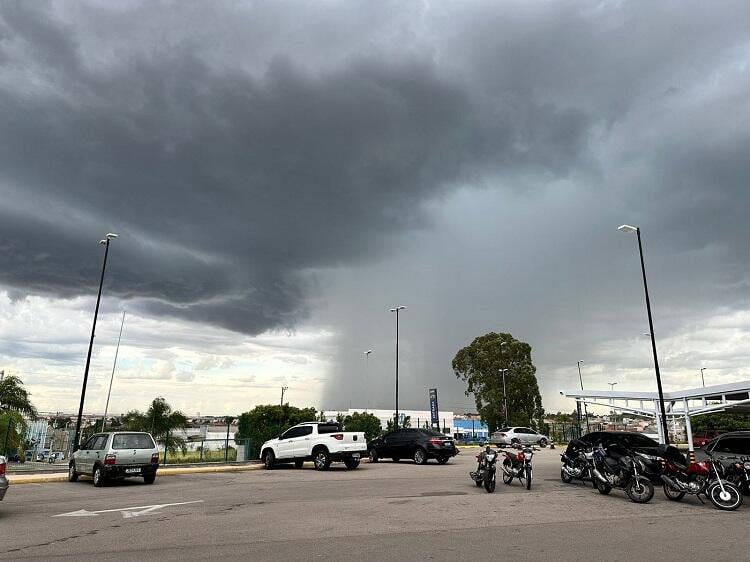 Fevereiro começa com muitas pancadas de chuva pelo Brasil