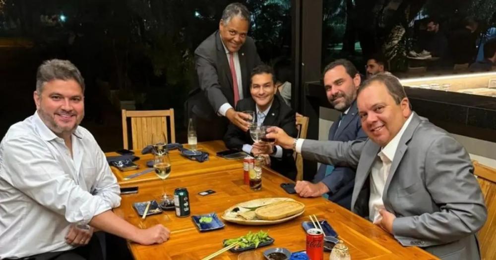 Deputados baianos cotados para sucessão de Lira na Câmara se encontram durante jantar 