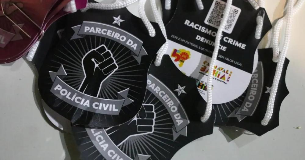 Mulher chama foliã de “macaca” e é presa em flagrante por injúria racial em circuito do carnaval de Salvador