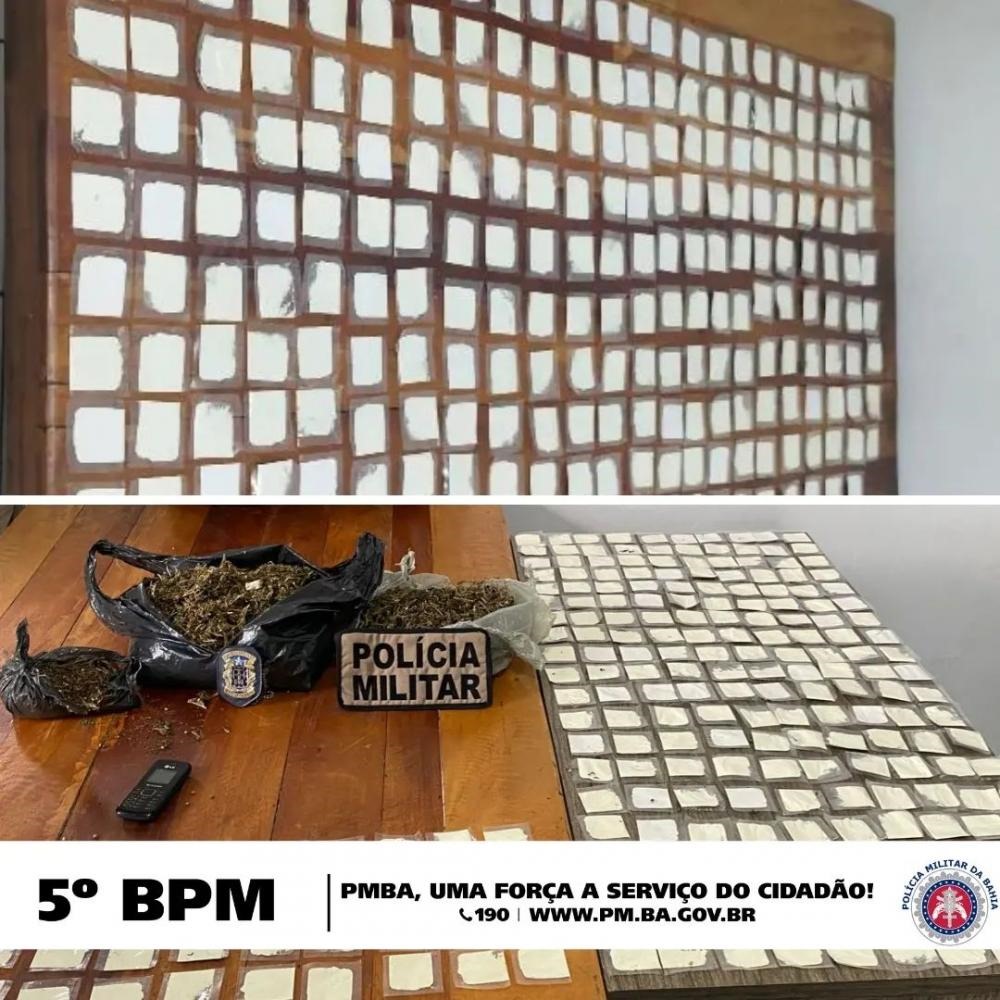 Polícia apreende quase 300 papelotes de cocaína e quase 1 kg de maconha na cidade de Canudos