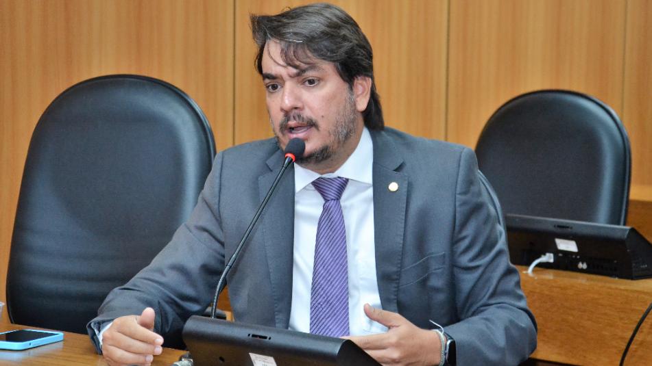 PEDRO TAVARES LAMENTA MORTE DE EX-PREFEITO DE BARRA
