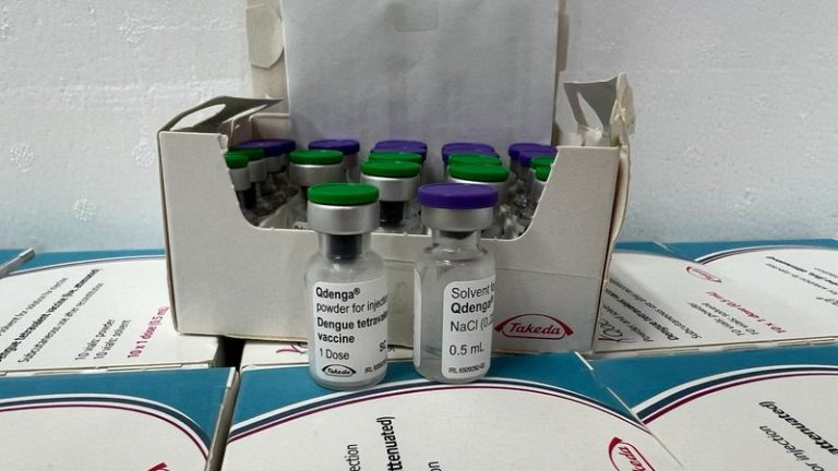 Distribuição de vacinas contra dengue abrange 71 municípios baianos