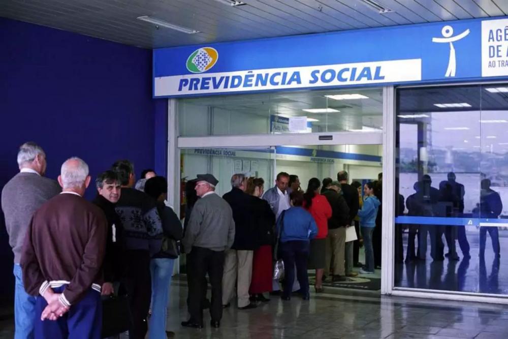 Governo anuncia antecipação do 13º para aposentados e pensionistas do INSS
