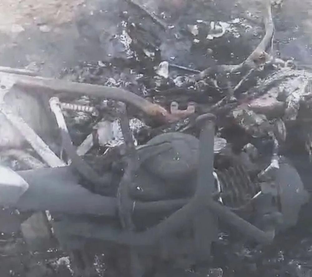 Corpo carbonizado é encontrado junto a uma motocicleta em antigo lixão na Bahia