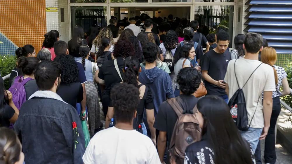 Estudantes começam a receber primeira parcela do Programa Pé-de-Meia