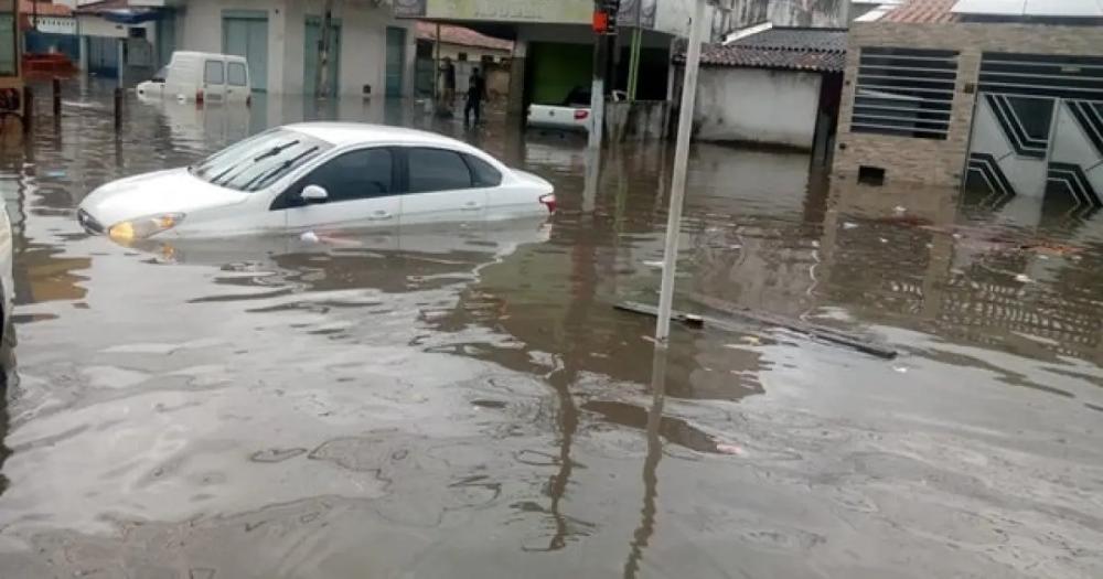 Chuva causa diversos transtornos em Feira de Santana nesta terça