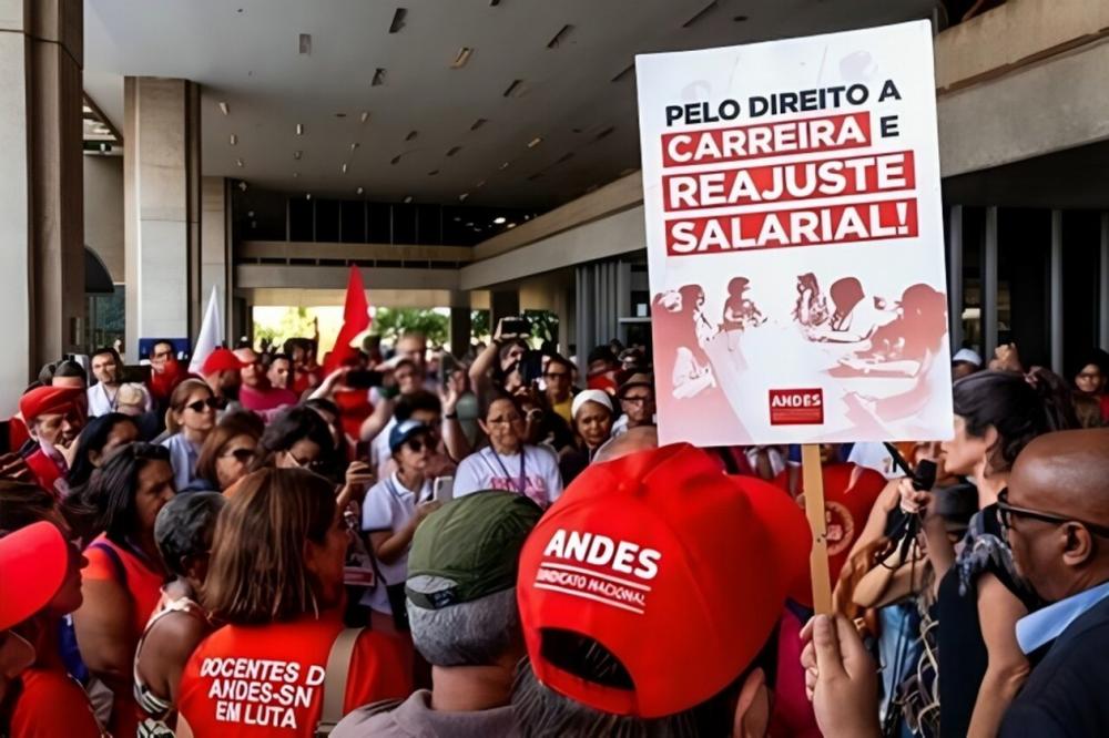 Servidores exigem do governo aplicação imediata de reajustes nos benefícios