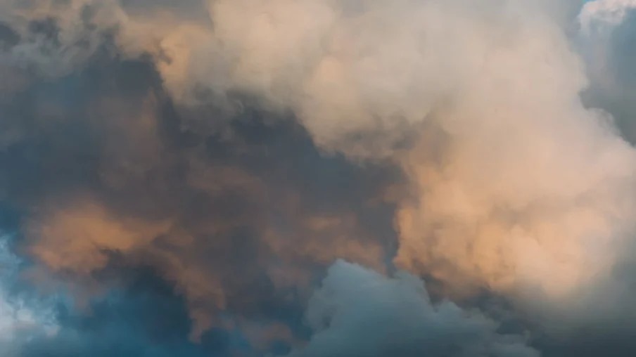 Chuva e trovoadas dominam: saiba como o clima se comporta hoje