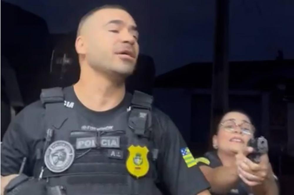 Erro operacional: Polícia de Goiás aponta arma para moradora em endereço equivocado