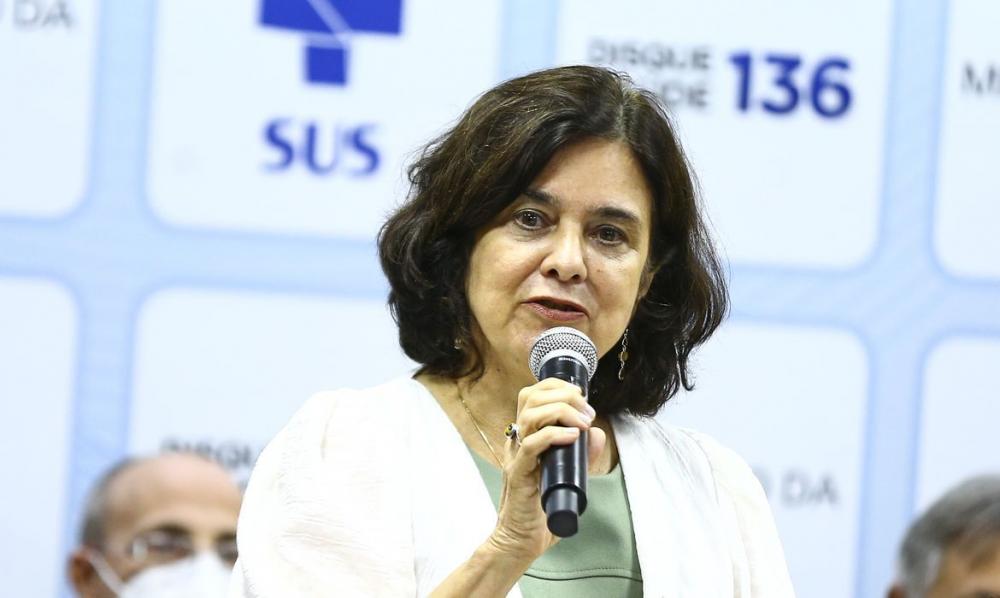 Ministra da Saúde aborda desafios na vacinação contra a dengue: ‘Negacionismo’