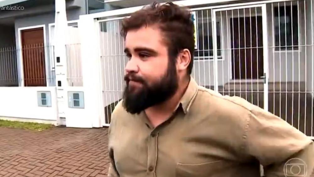 Homem é flagrado vendendo água destinada às vítimas das enchentes no Rio Grande do Sul