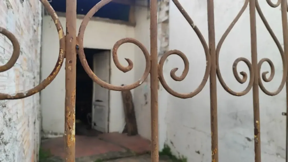 Homem é encontrado morto em casa no bairro Brasília, em Feira de Santana