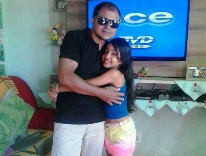 Pai se desespera ao ver filha se afogando, pula em rio para salvá-la e os dois morrem afogados