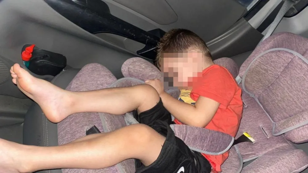 Criança autista é dopada com Zolpidem em creche municipal: “Não conseguia andar sem cair”