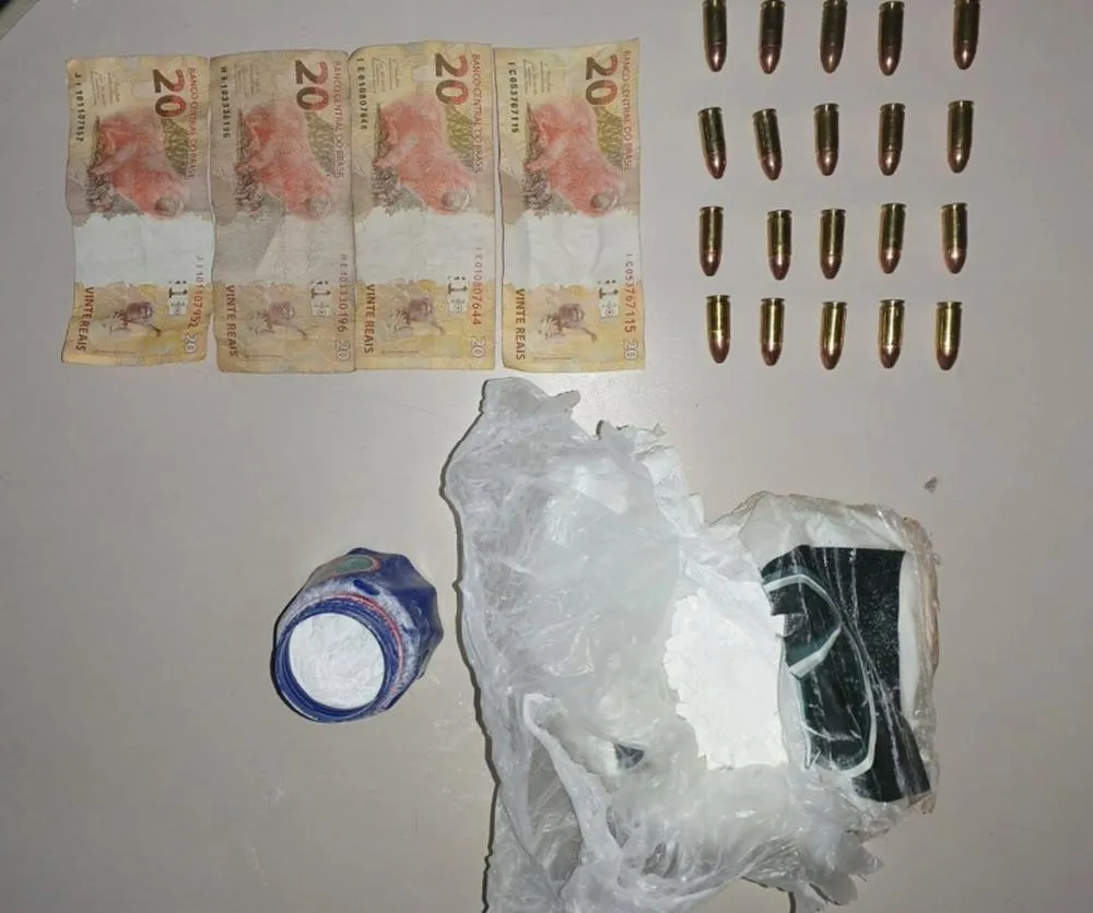 RONDESP Nordeste detém suspeito e apreende cocaína e munições no bairro Centenário, em Paulo Afonso