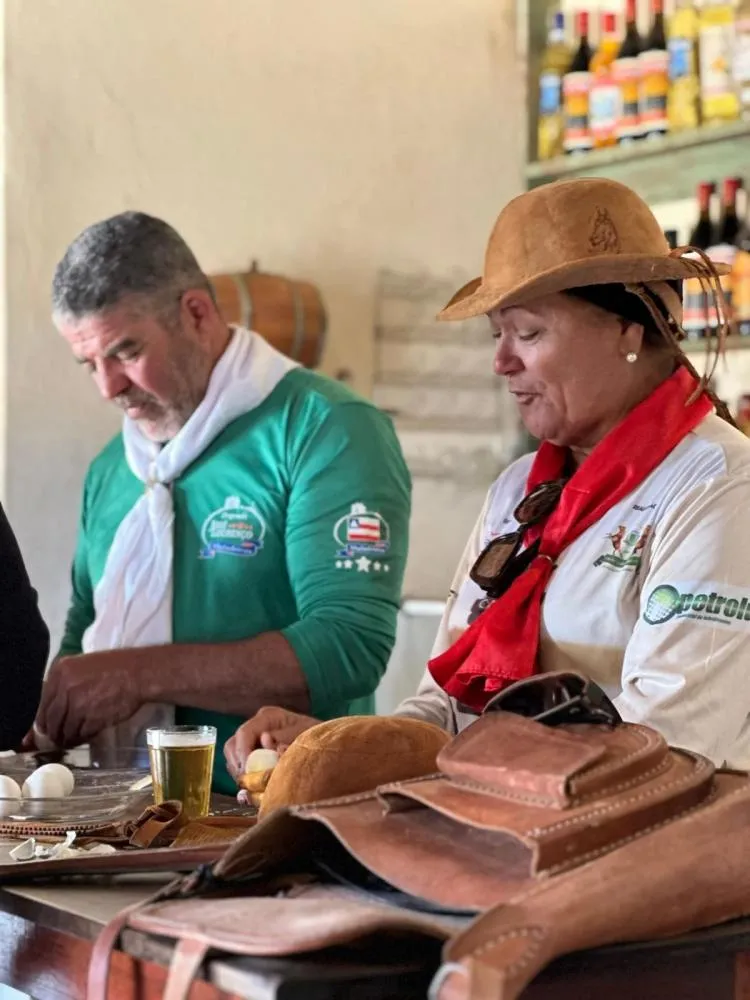 Conheça a ‘Mulher do Jegue’, baiana de Feira de Santana que vai percorrer 1700km de mula