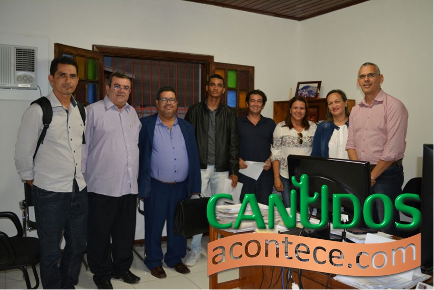GREVE DOS PROFESSORES DA REDE MUNICIPAL DE ENSINO CHEGA AO FIM EM CANUDOS