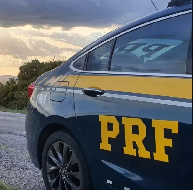 Polícia Rodoviária Federal recupera veículo clonado em operação na BR 116, trecho de Canudos-BA