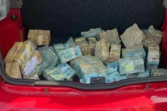 Saiba quem é o motorista de carro abandonado com R$ 1 milhão dentro