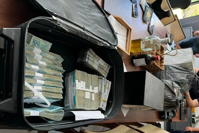 Promotor suspeito de cobrar propina escondia quase R$ 1 milhão em mala