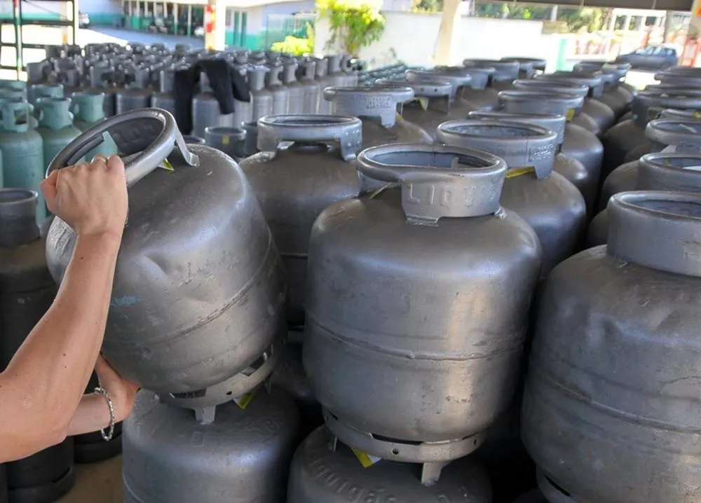 Aumento de R$ 7 no gás de cozinha será aplicado na Bahia a partir de 4 de setembro