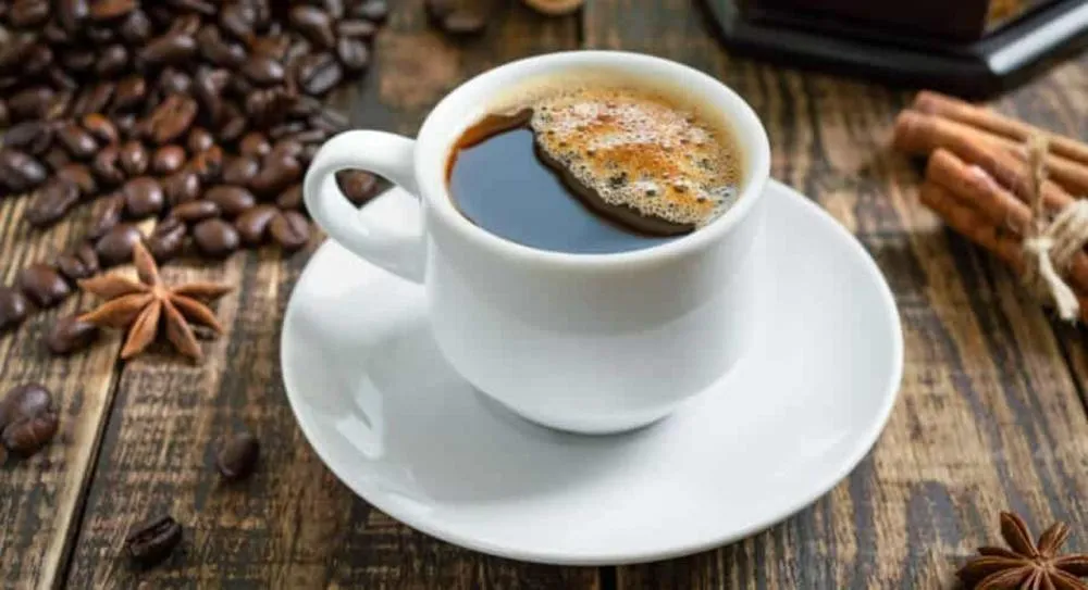 Consumo de café e chá pode reduzir risco de demência, revela estudo com mais de 450 mil pessoas