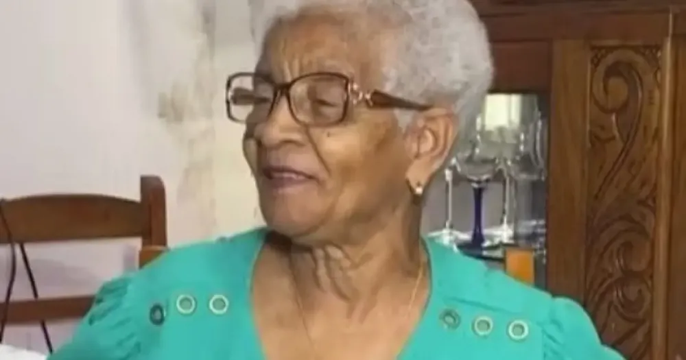 Moradora de Feira, idosa de 82 anos ganha medalha em Olimpíada de Matemática