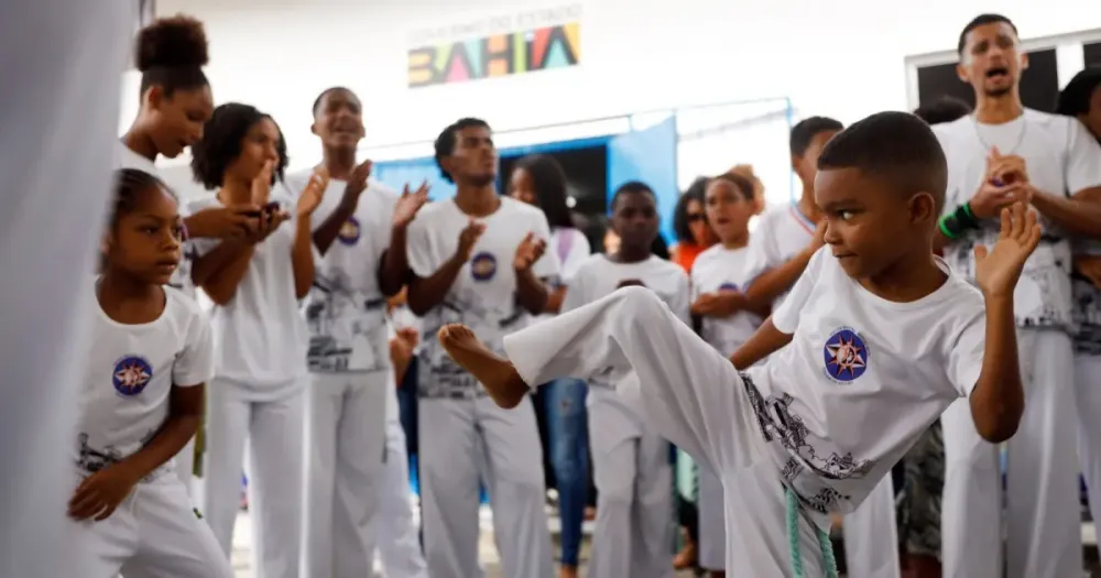 Jerônimo regulamenta lei de salvaguarda da capoeira na Bahia