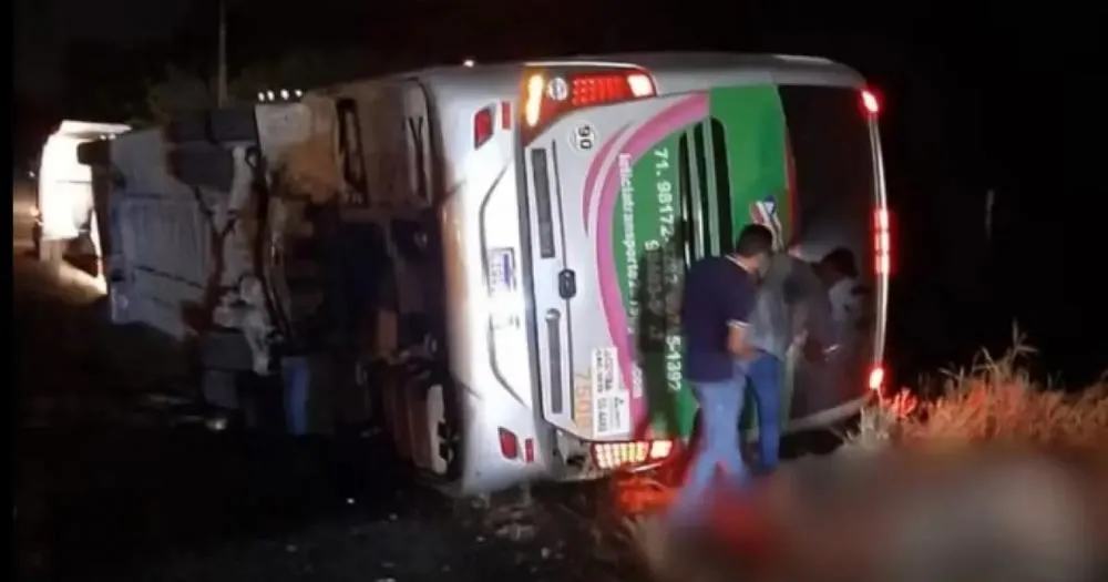 Acidente com ônibus de turismo deixa quatro mortos em Catu (BA)