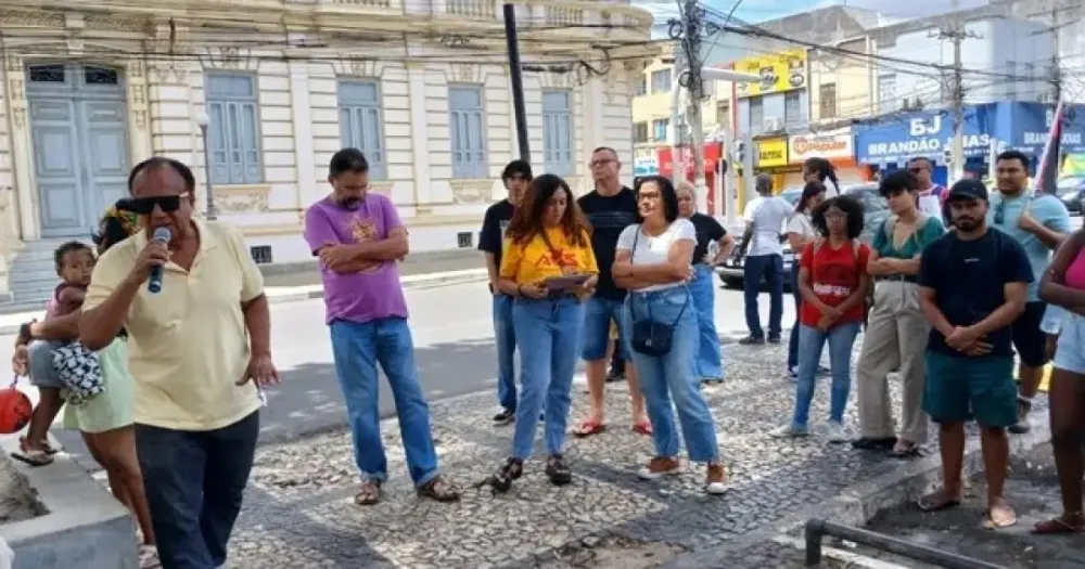 Ato público em Feira de Santana pede redução de escala de trabalho 6x1